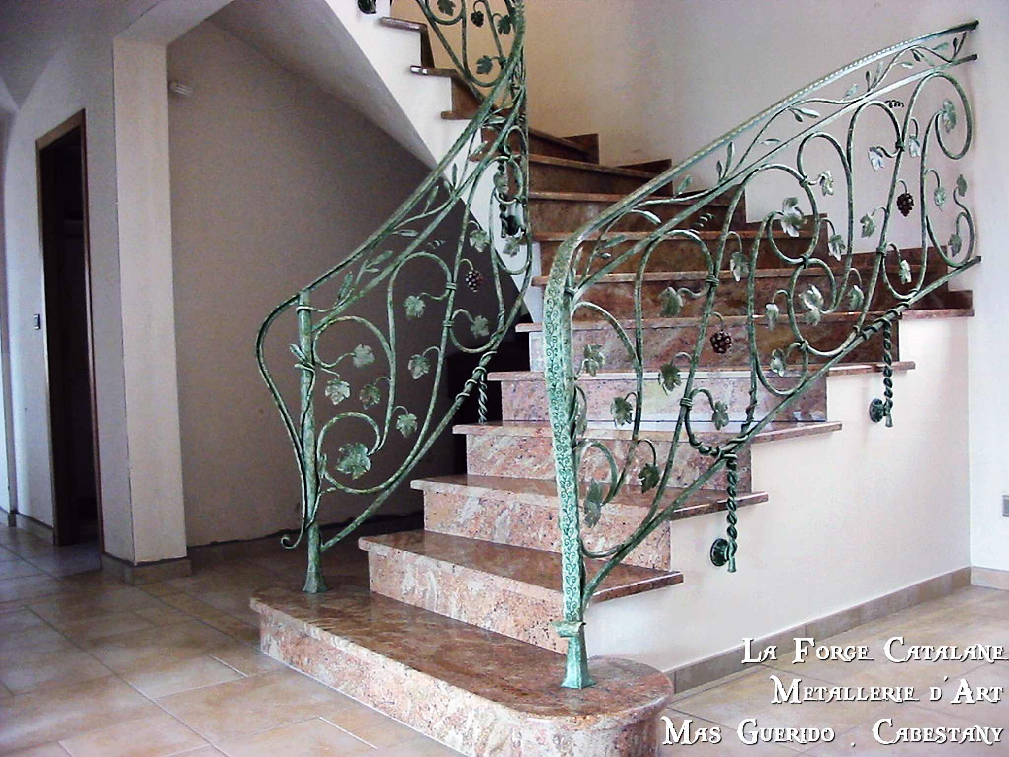 Rampant debillarde ouvrage travail forge vegetal vigne forge catalane 7.jpg